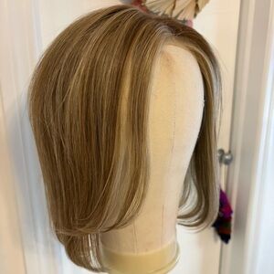 RAQUEL WELCH On Point Blonde Bob in Pale Golden Honey! Heat Friendly! Long Bob.